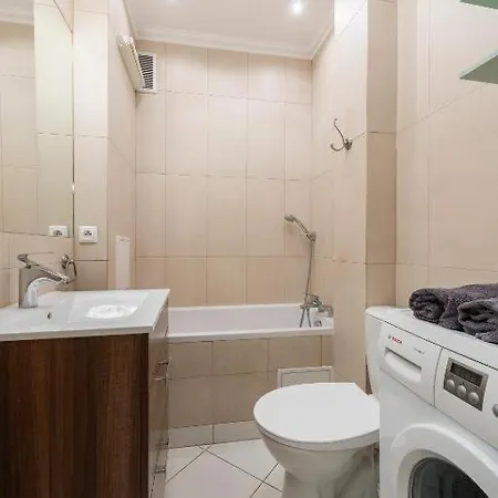 Orla 6 Prywatne Mieszkanie Z Oddzielna Sypialnia I Balkonem 300 Od Metra Ratusz Samodzielne Zameldowanie! Self Check-in System! Varsóvia