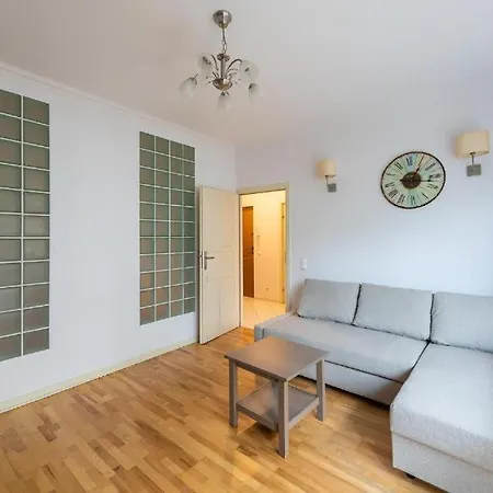 Orla 6 Prywatne Mieszkanie Z Oddzielna Sypialnia I Balkonem 300 Od Metra Ratusz Samodzielne Zameldowanie! Self Check-in System!