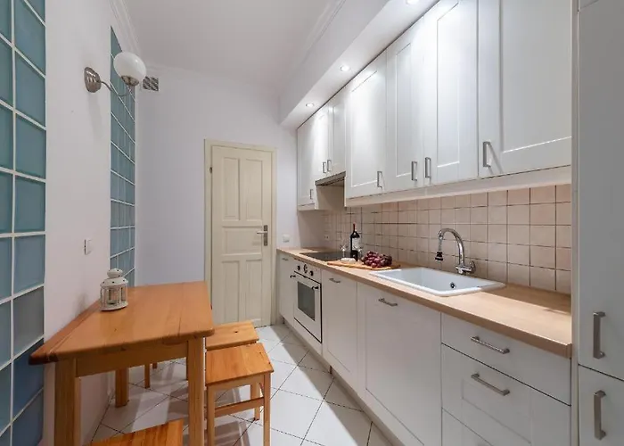 Orla 6 Prywatne Mieszkanie Z Oddzielna Sypialnia I Balkonem 300 Od Metra Ratusz Samodzielne Zameldowanie! Self Check-in System! شقة