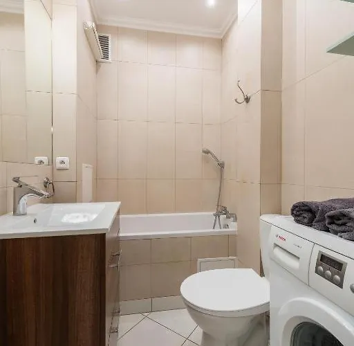 Orla 6 Prywatne Mieszkanie Z Oddzielna Sypialnia I Balkonem 300 Od Metra Ratusz Samodzielne Zameldowanie! Self Check-in System! وارسو