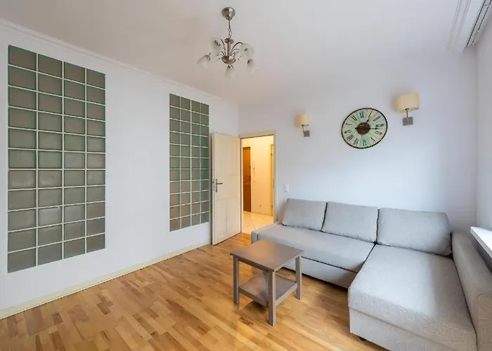 Orla 6 Prywatne Mieszkanie Z Oddzielna Sypialnia I Balkonem 300 Od Metra Ratusz Samodzielne Zameldowanie! Self Check-in System!