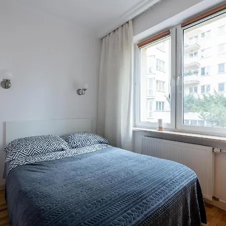 Orla 6 Prywatne Mieszkanie Z Oddzielna Sypialnia I Balkonem 300 Od Metra Ratusz Samodzielne Zameldowanie! Self Check-in System!